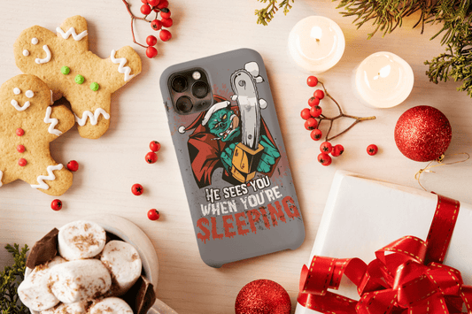 iPhone Handyhülle - Gruseliger Grinch mit Kettensäge Anti-Weihnachten - SmartPhone Cover